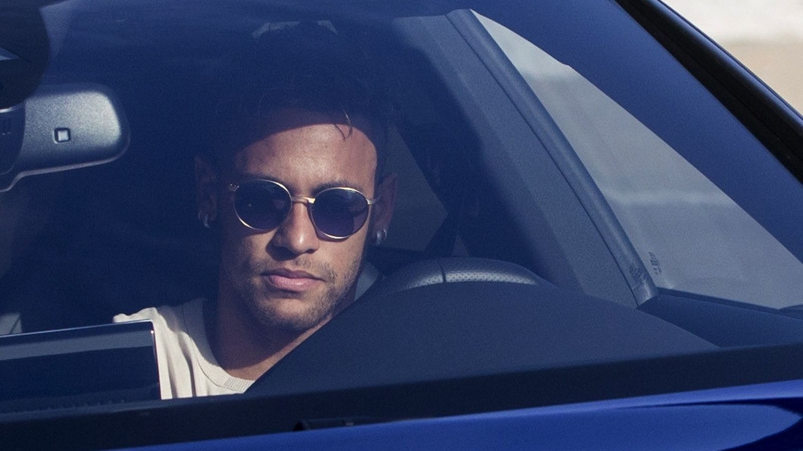 Neymar llega a la ciudad deportiva Joan Gamper.