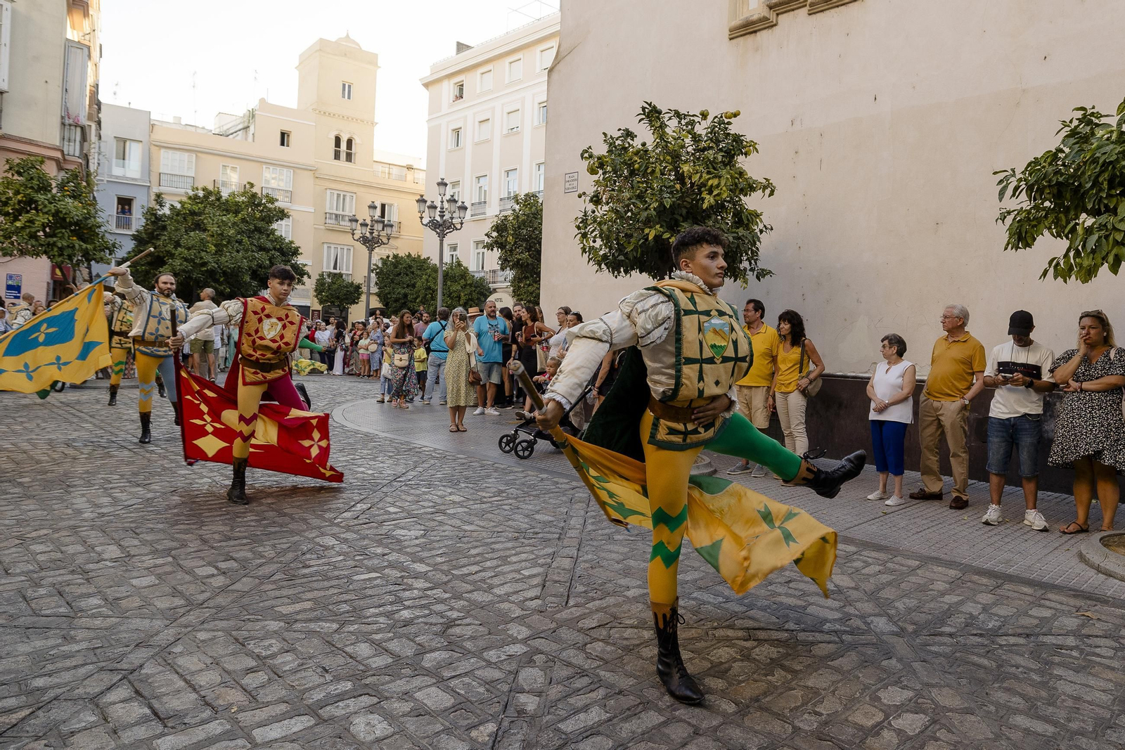 Las imágenes del desfile inaugural del XXX Festival de Folklore Ciudad de Cádiz