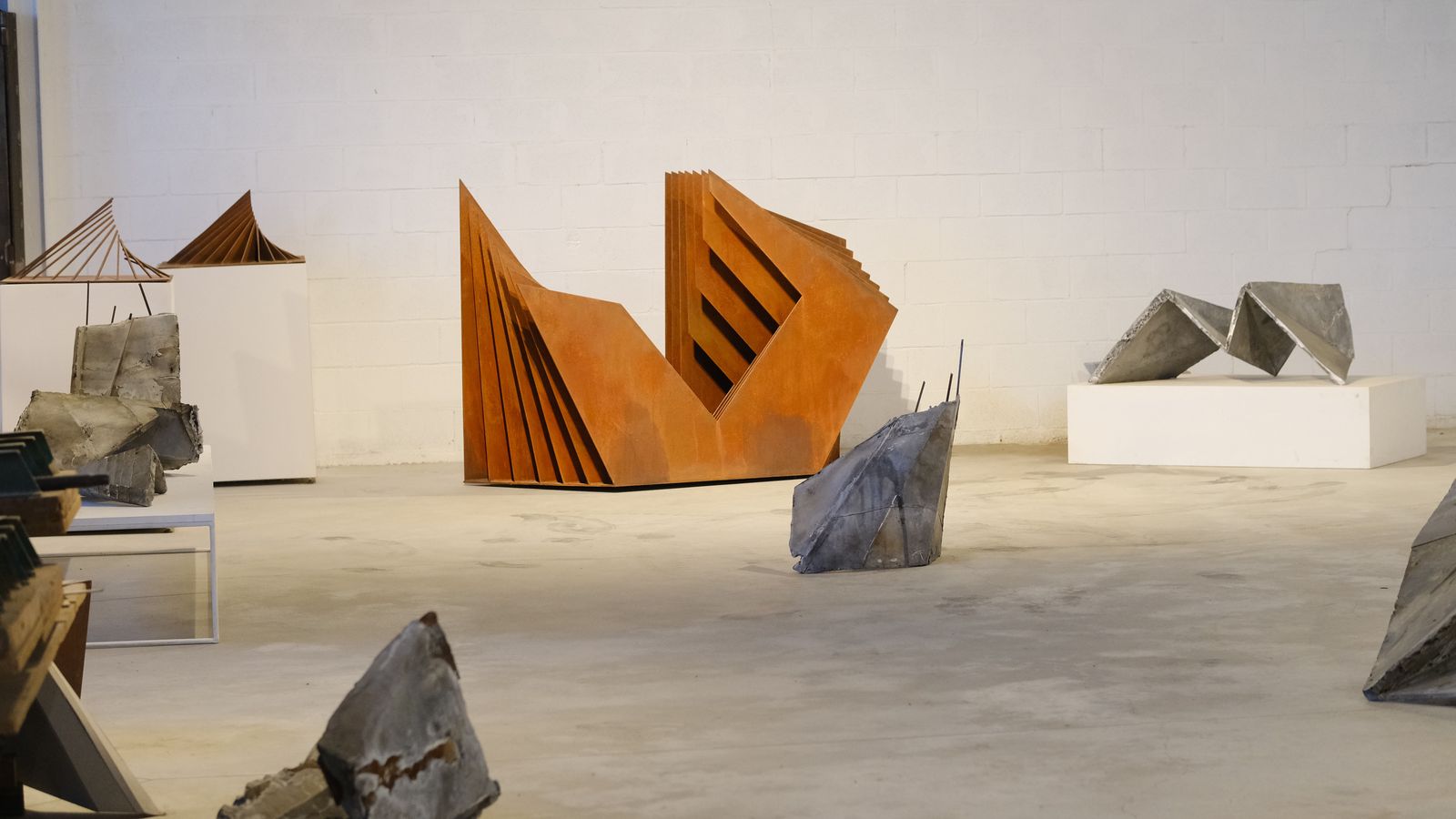 Obras expuestas en su estudio