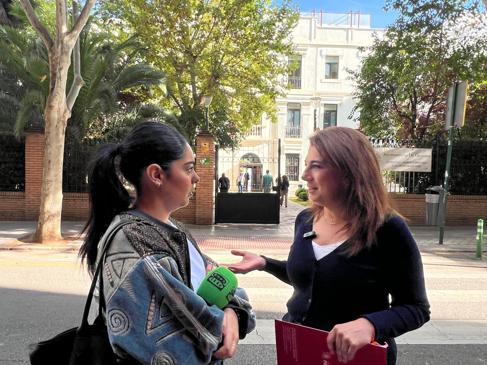 Ruz, a las puertas de los Mondragones, sede de Movilidad, en su comparecencia de prensa.