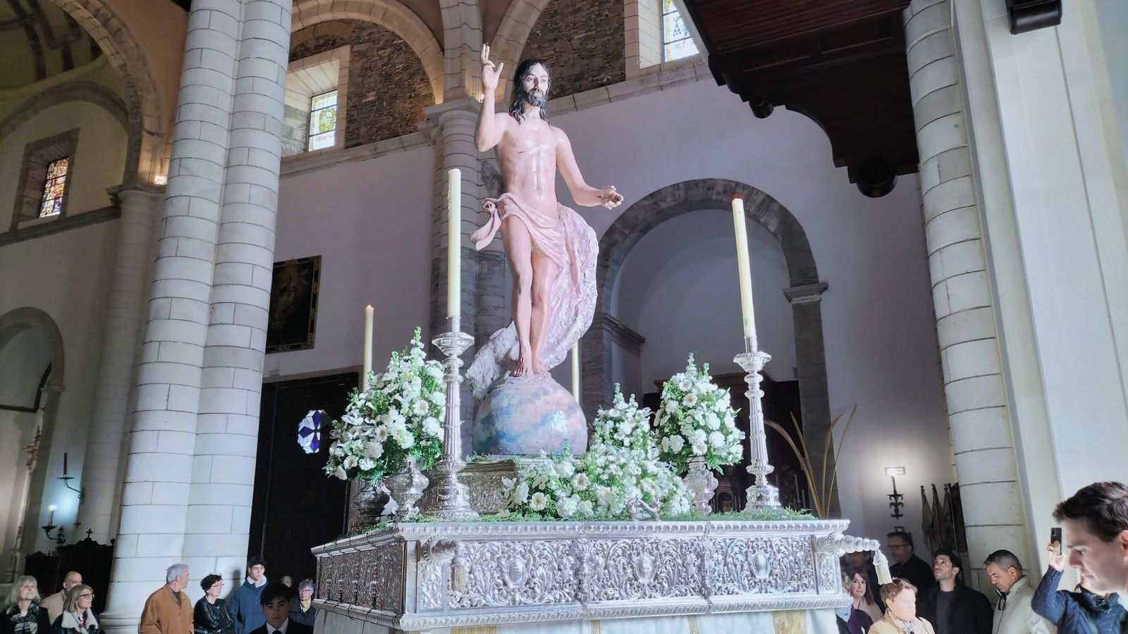 El Señor Resucitado ha procesionado por primera vez en Aracena. El Señor Resucitado ha procesionado por primera vez en Aracena.