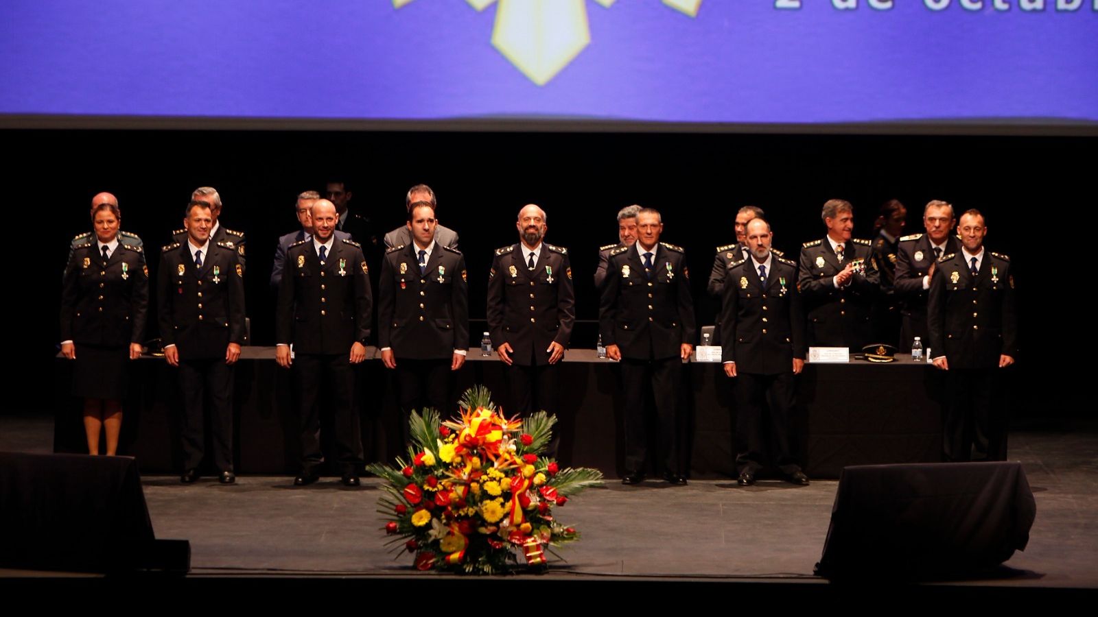 Algunos de los agentes que han sido distinguidos este miércoles.