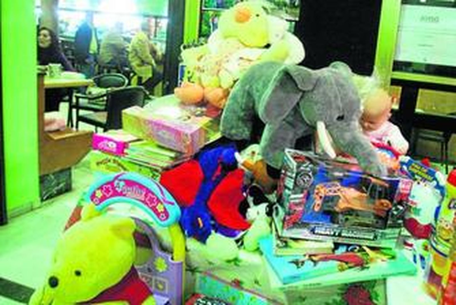Imagen de los juguetes que ya han sido entregados en la Unión Deportiva Linense.
