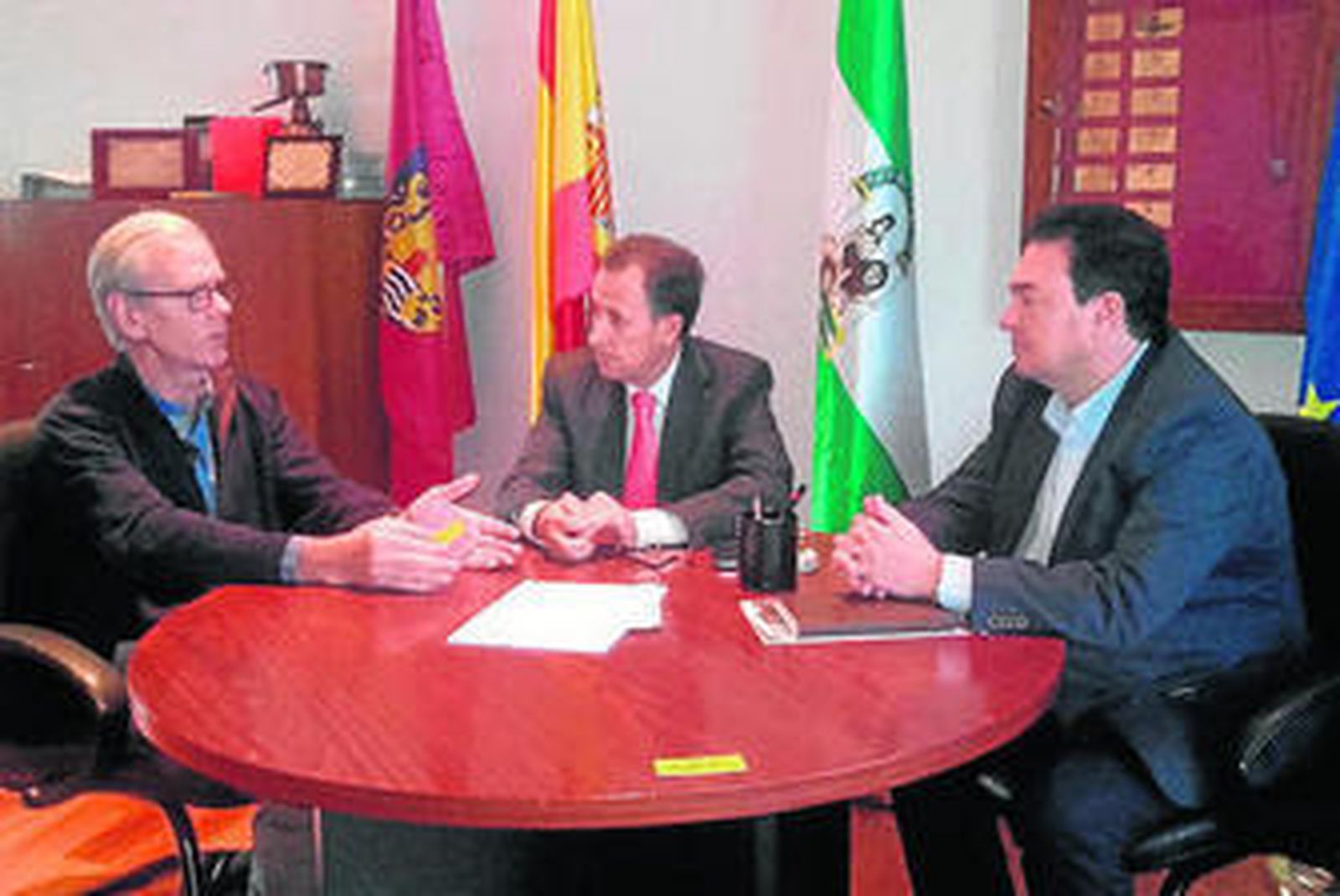 Juan Carlos Gallego (izq.) con José María Román y Joaquín Guerrero.