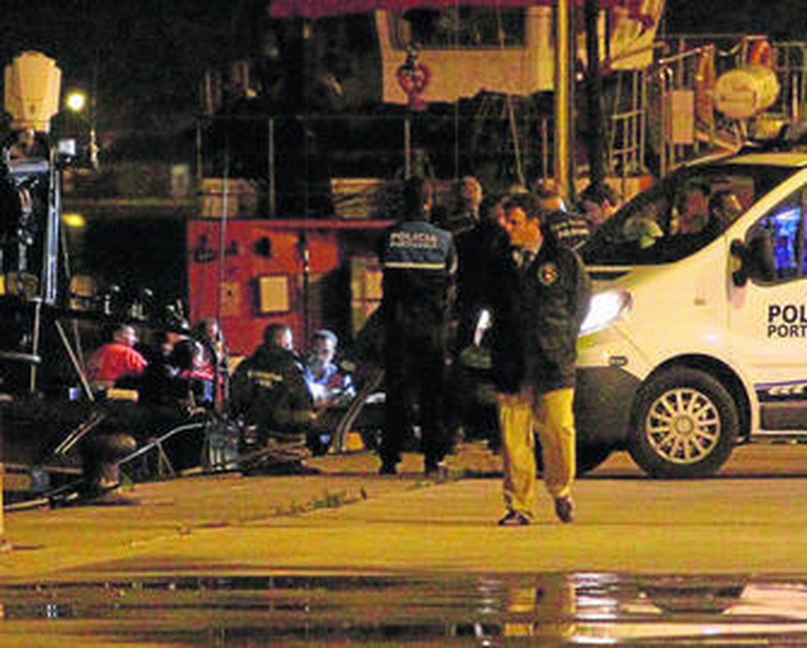 Agentes de Policía y Guardia Civil en el puerto de Algeciras, la noche del jueves.