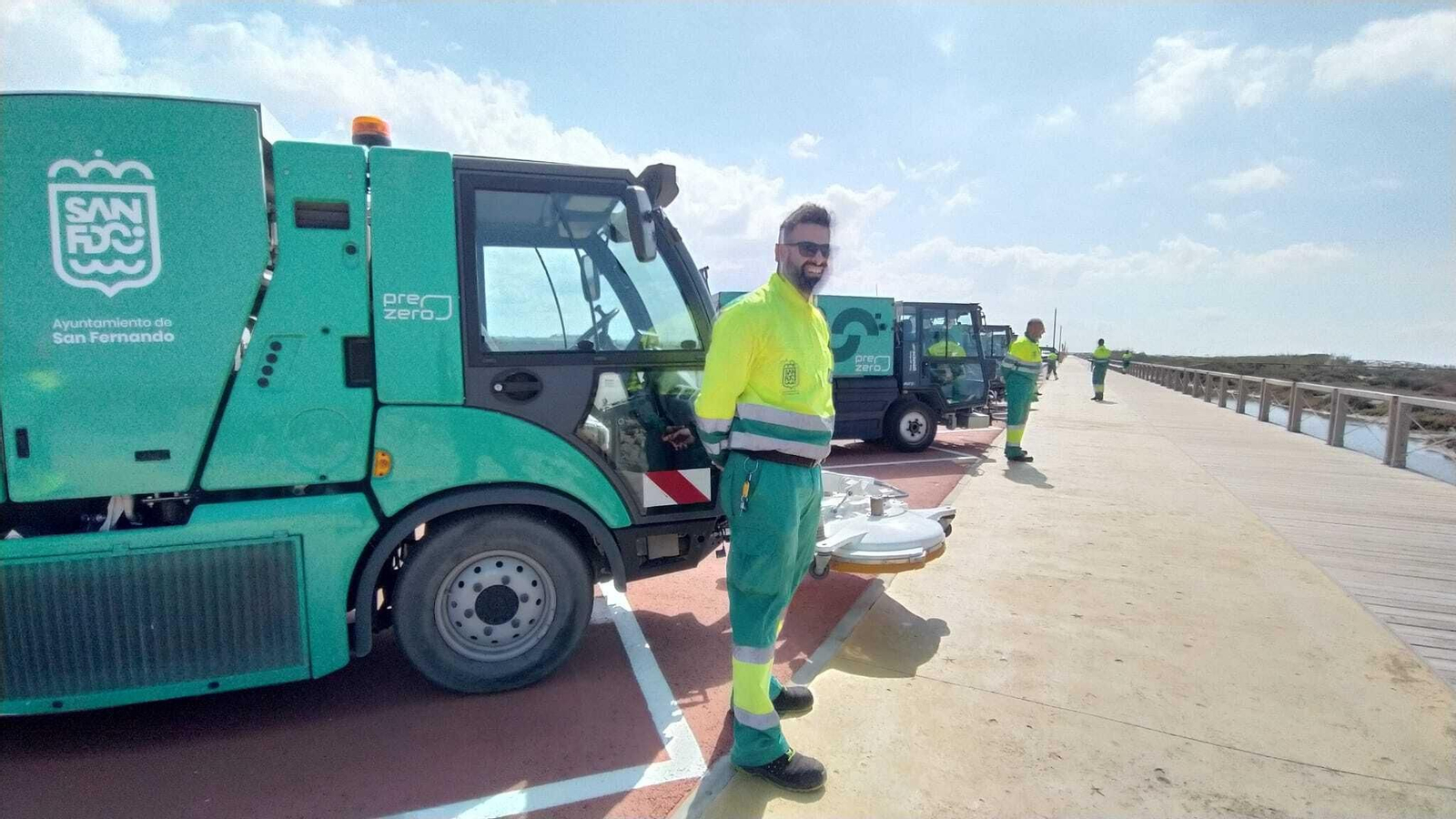 Presentada la nueva flota de vehículos de los servicios de limpieza en San Fernando