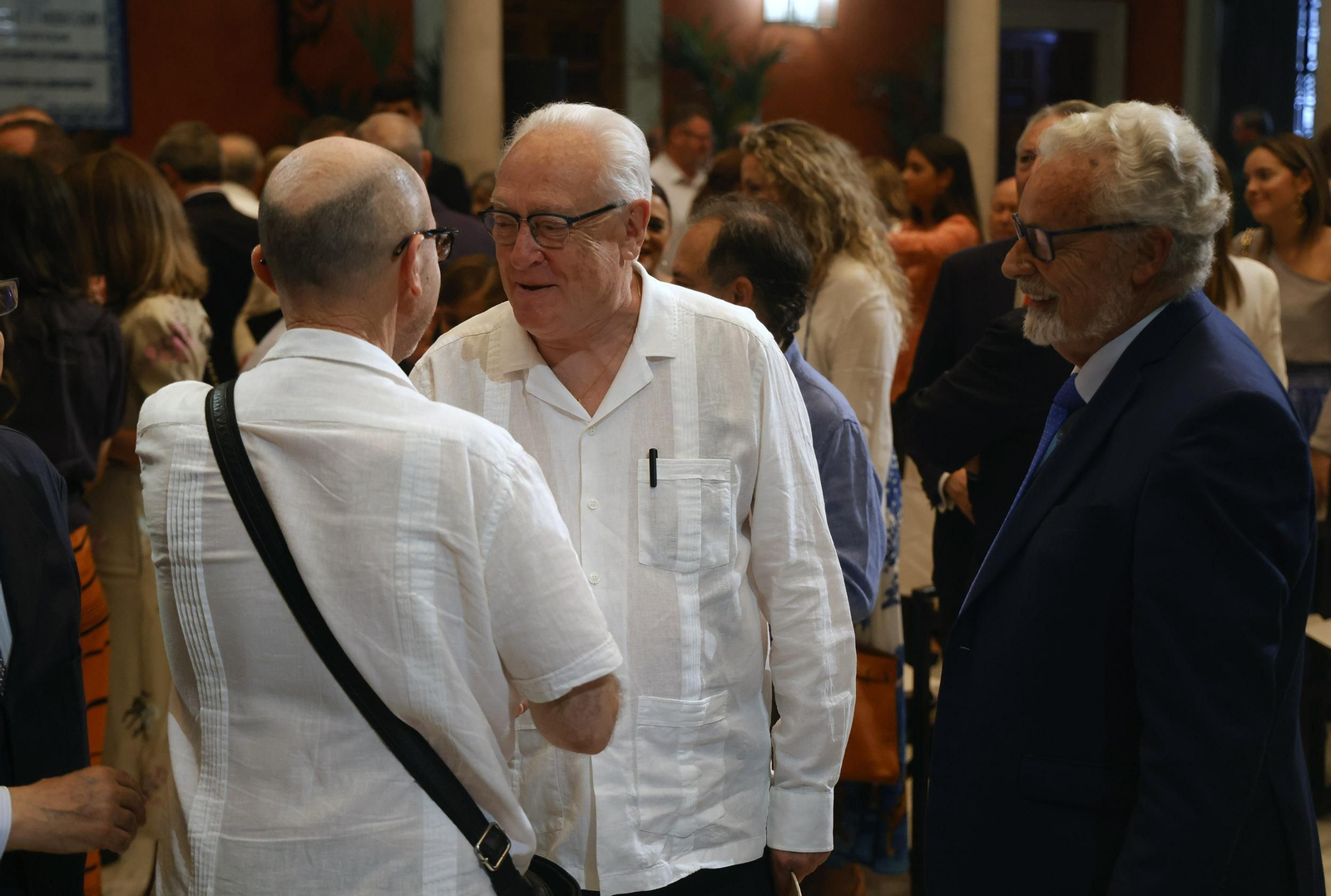 Presentación del libro  'Juan Robles, la sonrisa del tabernero' de Carlos Navarro, todas las imágenes