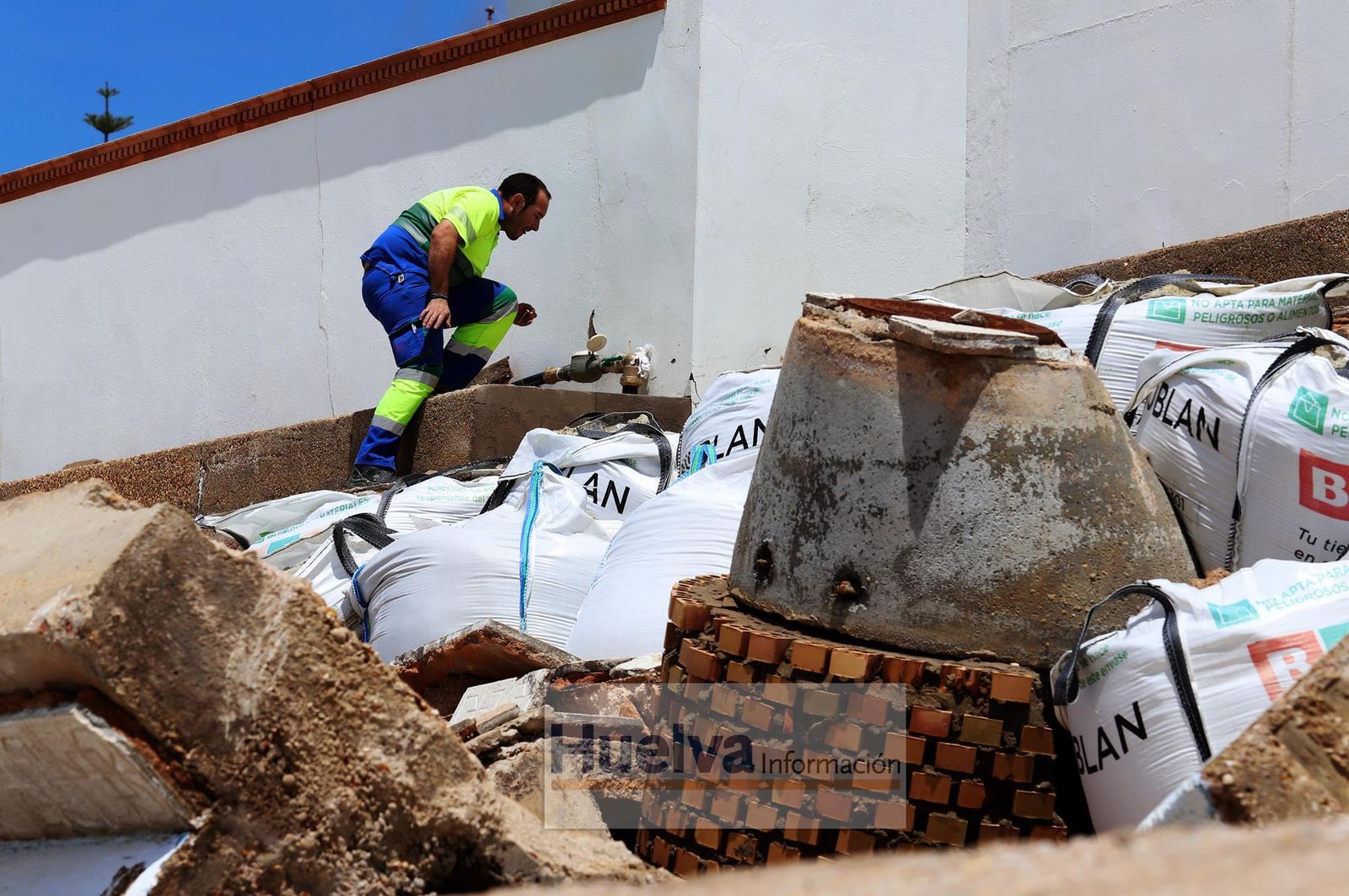 Imágenes de la zona de la playa de Matalascañas más afectada por el temporal