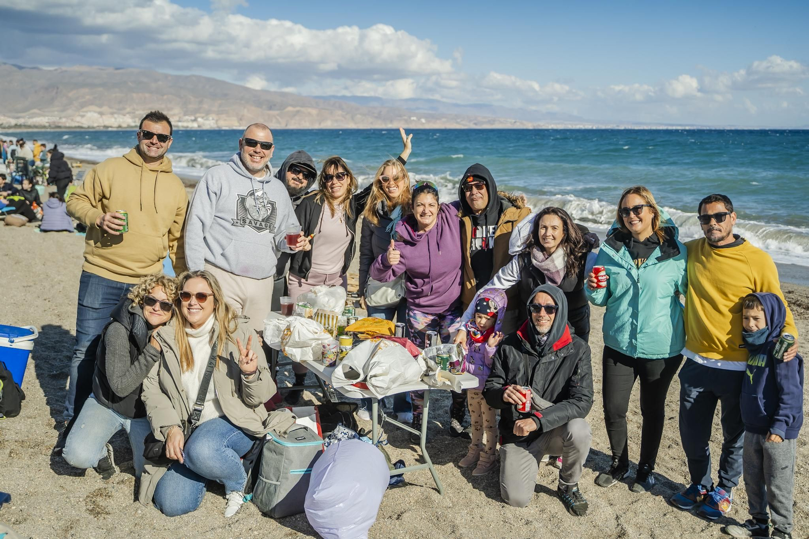Miles de personas despiden el año 2024 en Las Moragas de Roquetas, en imágenes