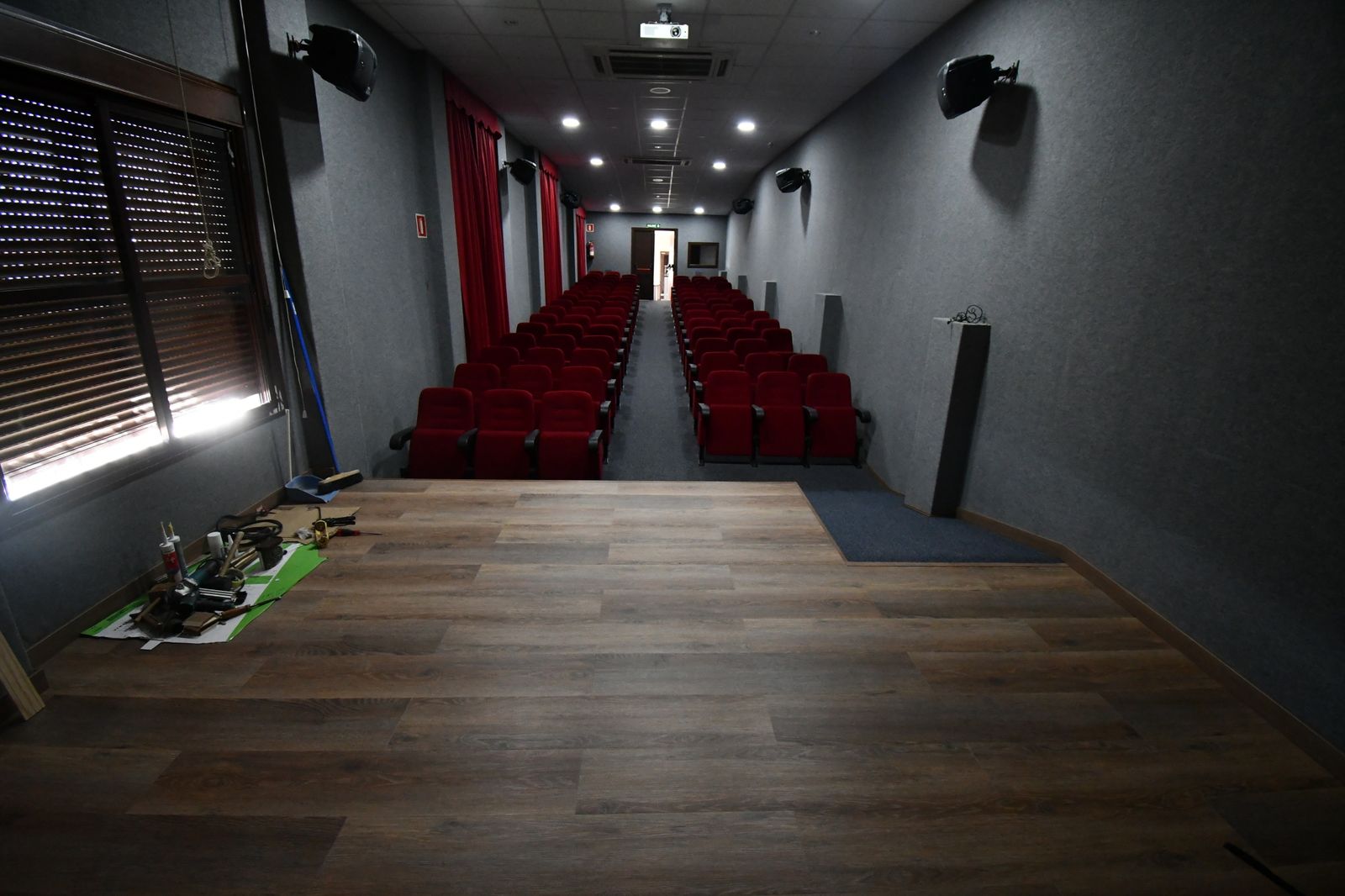 El actual salón de actos tiene capacidad para 100 personas.