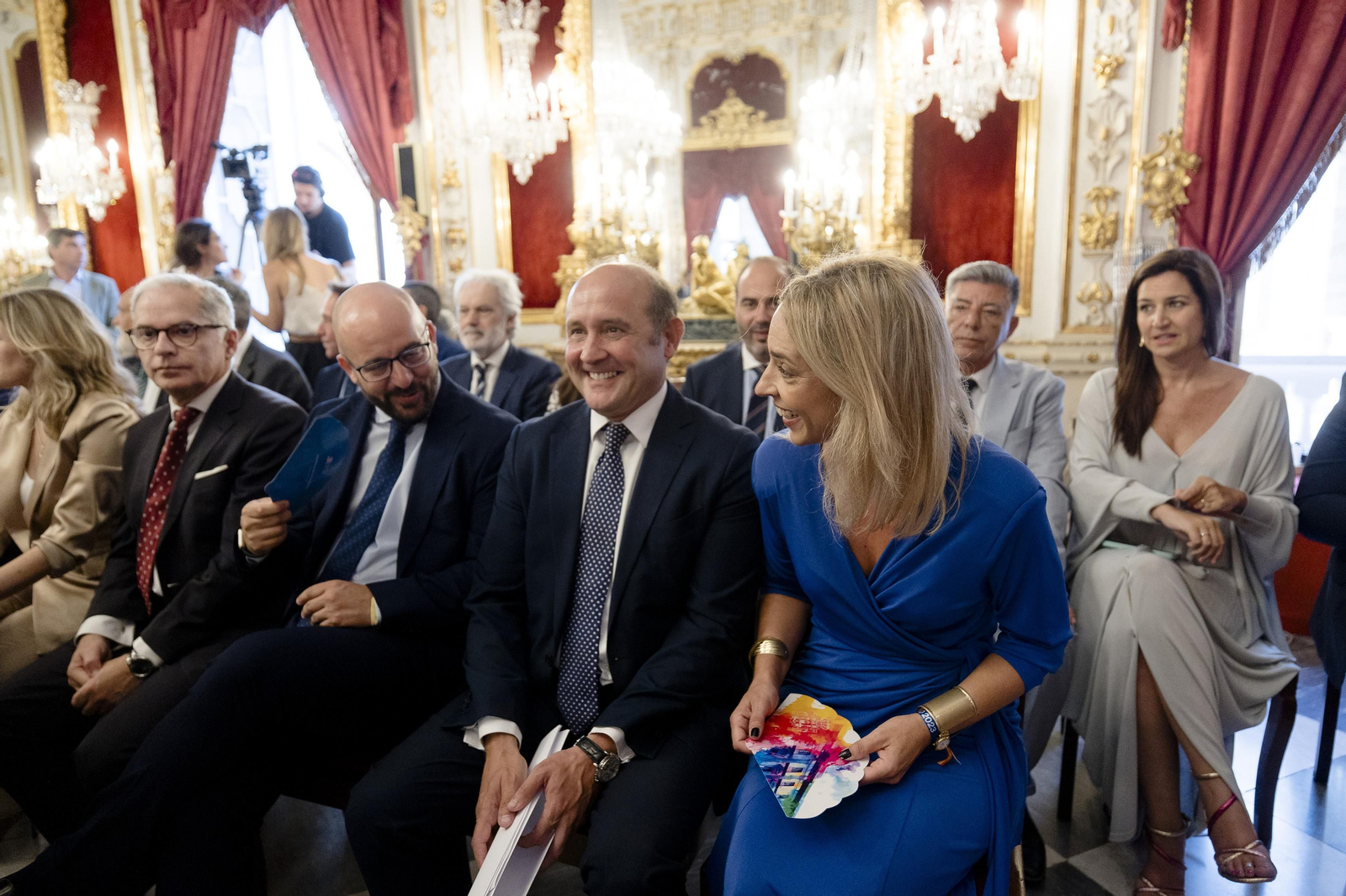 Las imágenes del pleno de investidura de la Diputación de Cádiz.