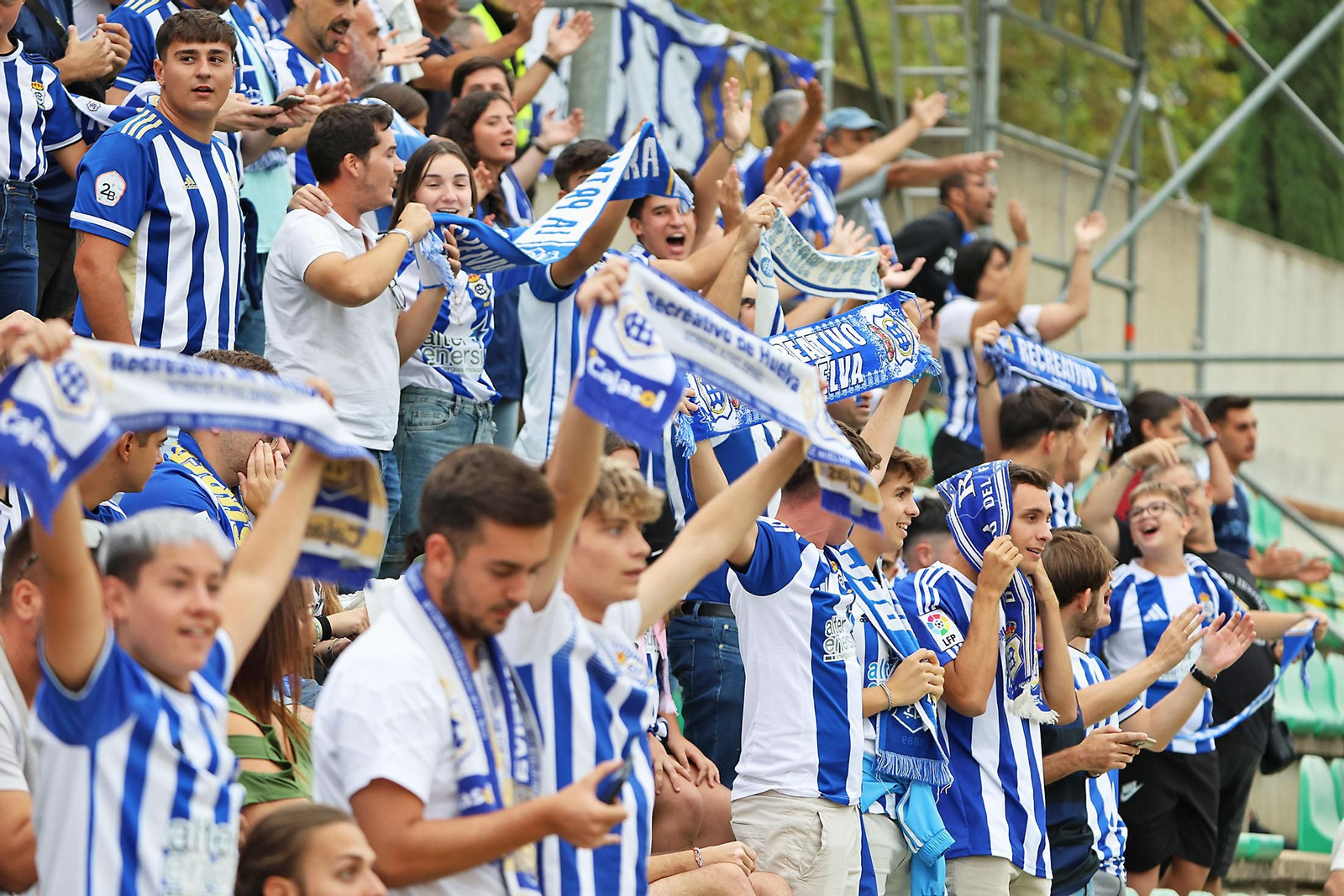 Búscate en las gradas del Betis Deportivo-Recreativo de Huelva
