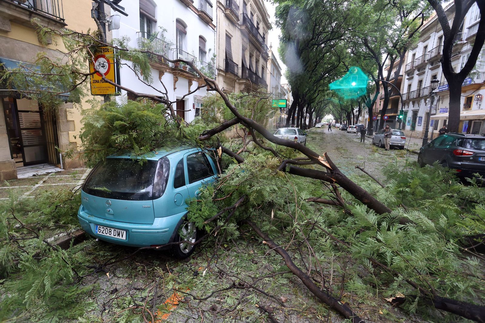 Imágenes del paso de la borrasca Kristin por el centro de Jerez