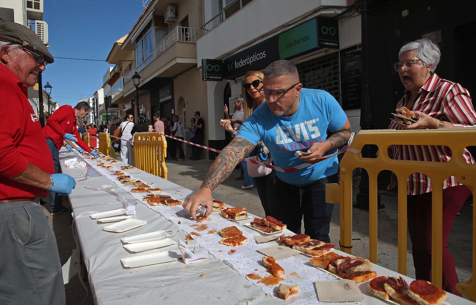 La III Tosta Ibérica Gigante de Los Barrios, en imágenes