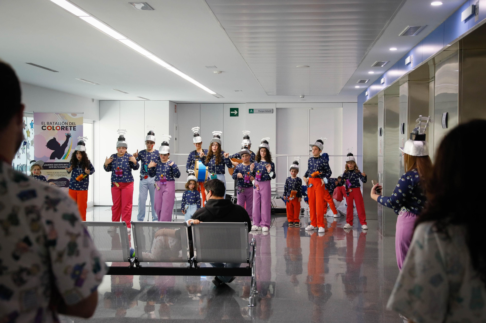 Carnaval para los niños y niñas del hospital Materno Infantil de Almería contado en imágenes