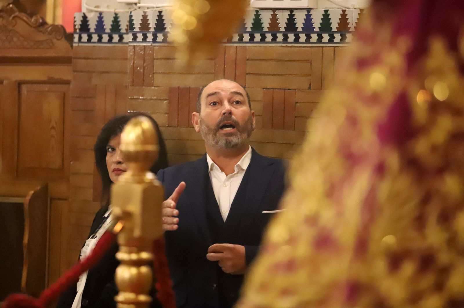 Imágenes de la bendición la la nueva túnica del Señor de Pasión y posterior besamanos