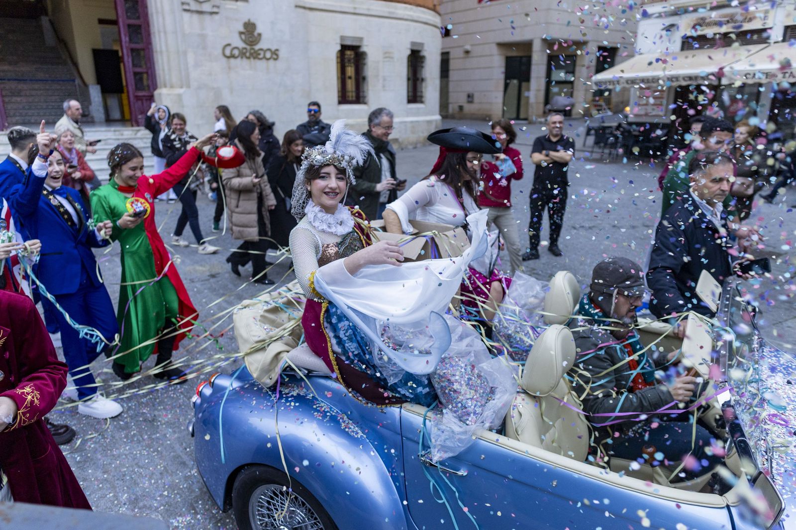 El Carnaval en la calle calienta motores: pregón infantil y concierto en San Antonio