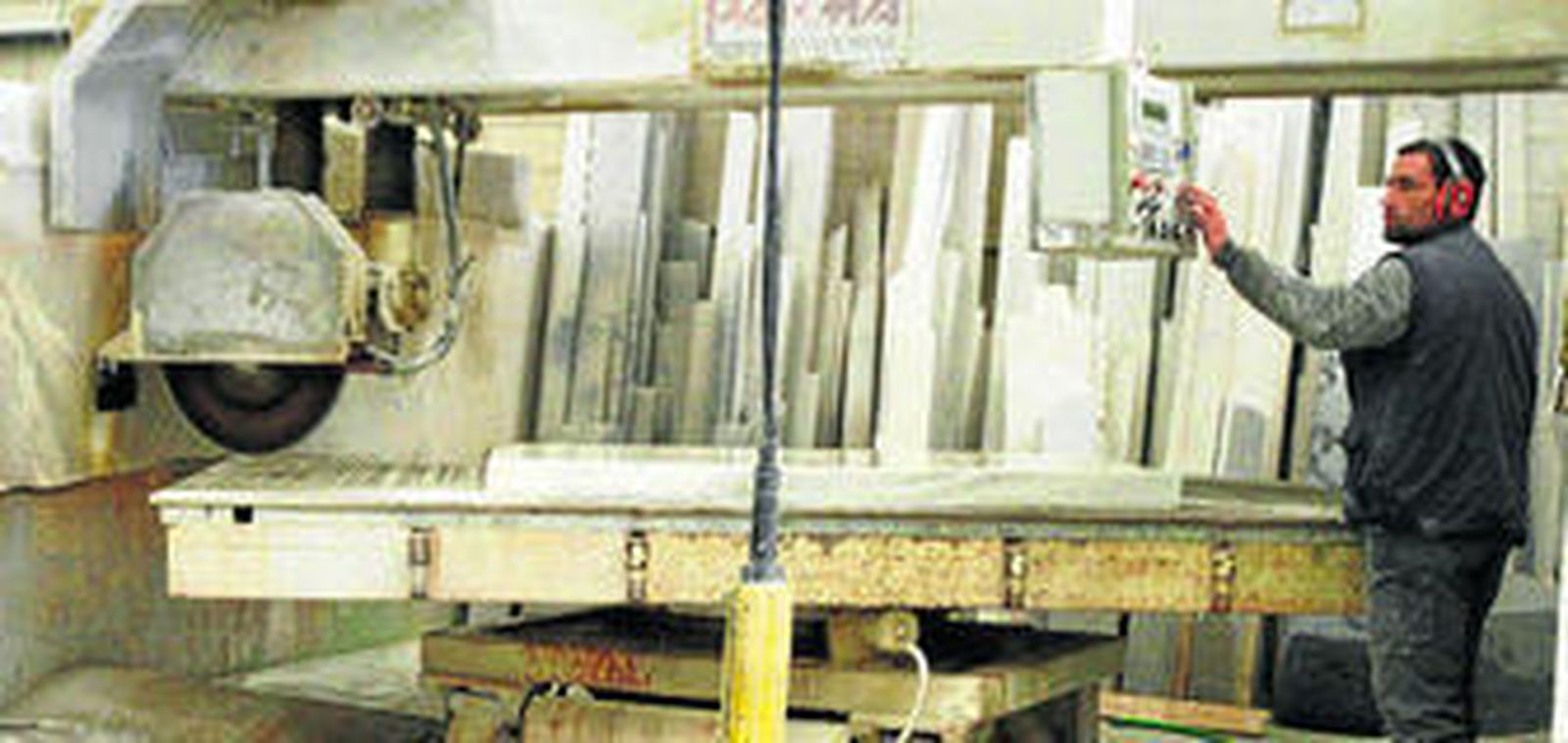 Antonio Carmona abrirá un centro para distribución y exposición en Huelva