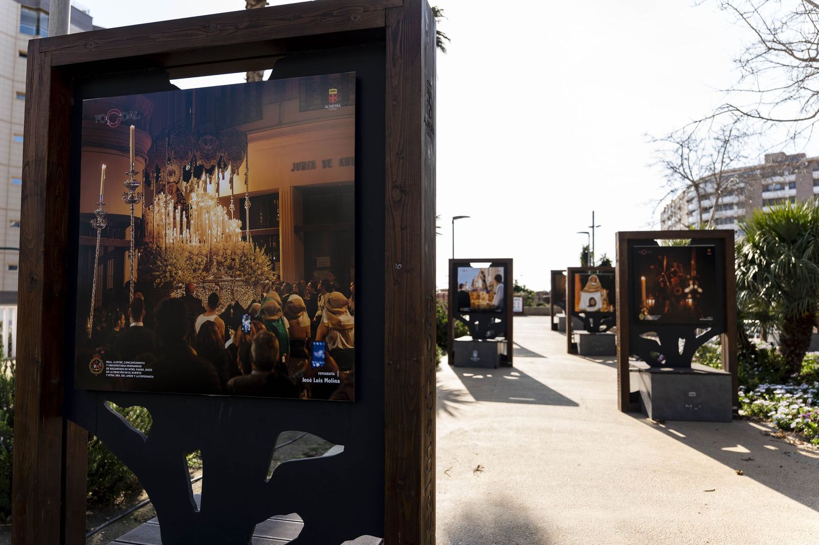 Exposición "La otra mirada" de los Fotógrafos Cofrades de Almería Focoal, en imágenes