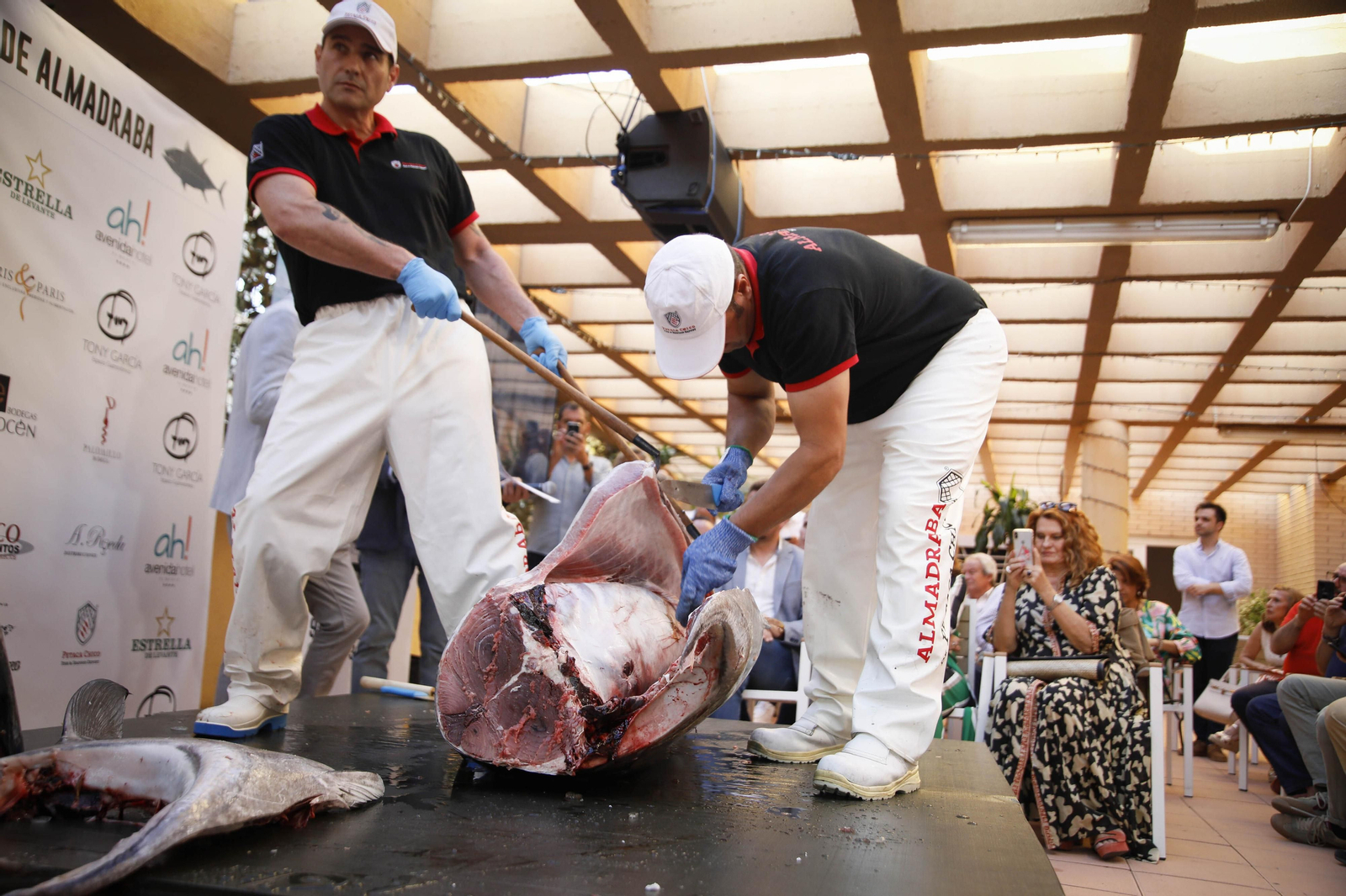 El ronqueo del atún en el Espacio Gatronómico Tony García, en imágenes