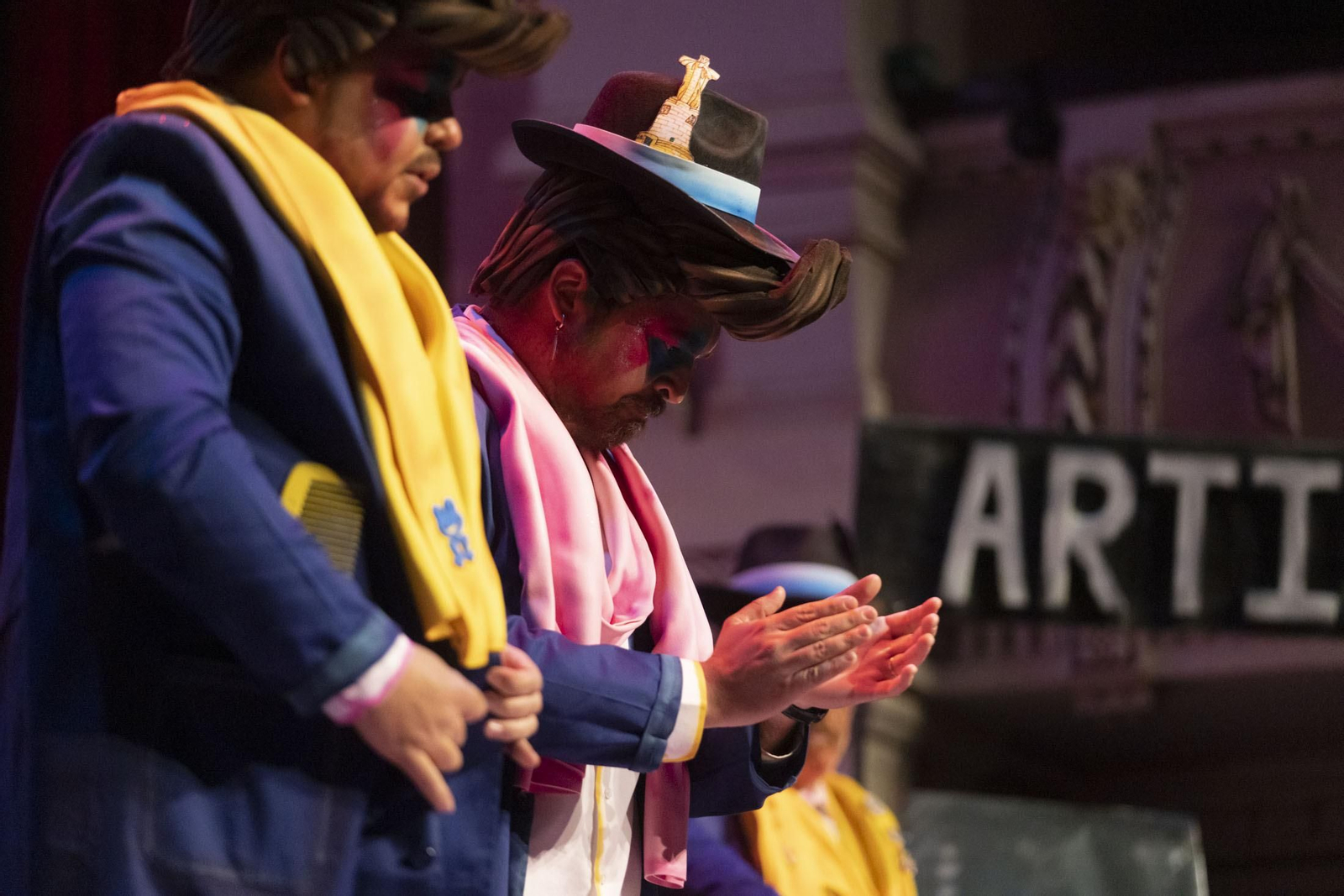 Imágenes de la actuación de la murga de Huelva 'Los derrotaos (Una comparsa reconvertía...)' en el Carnaval Colombino