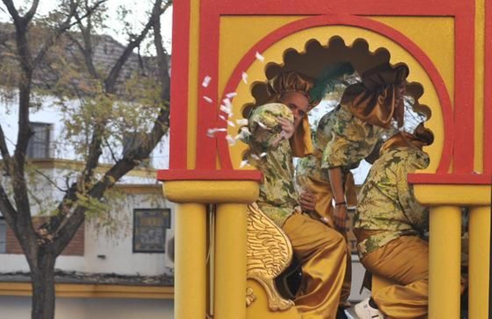Las carrozas de la Cabalgata de Reyes Magos recorren las calles de la ciudad.

Foto: Manuel Gomez, Juan Carlos Vazquez