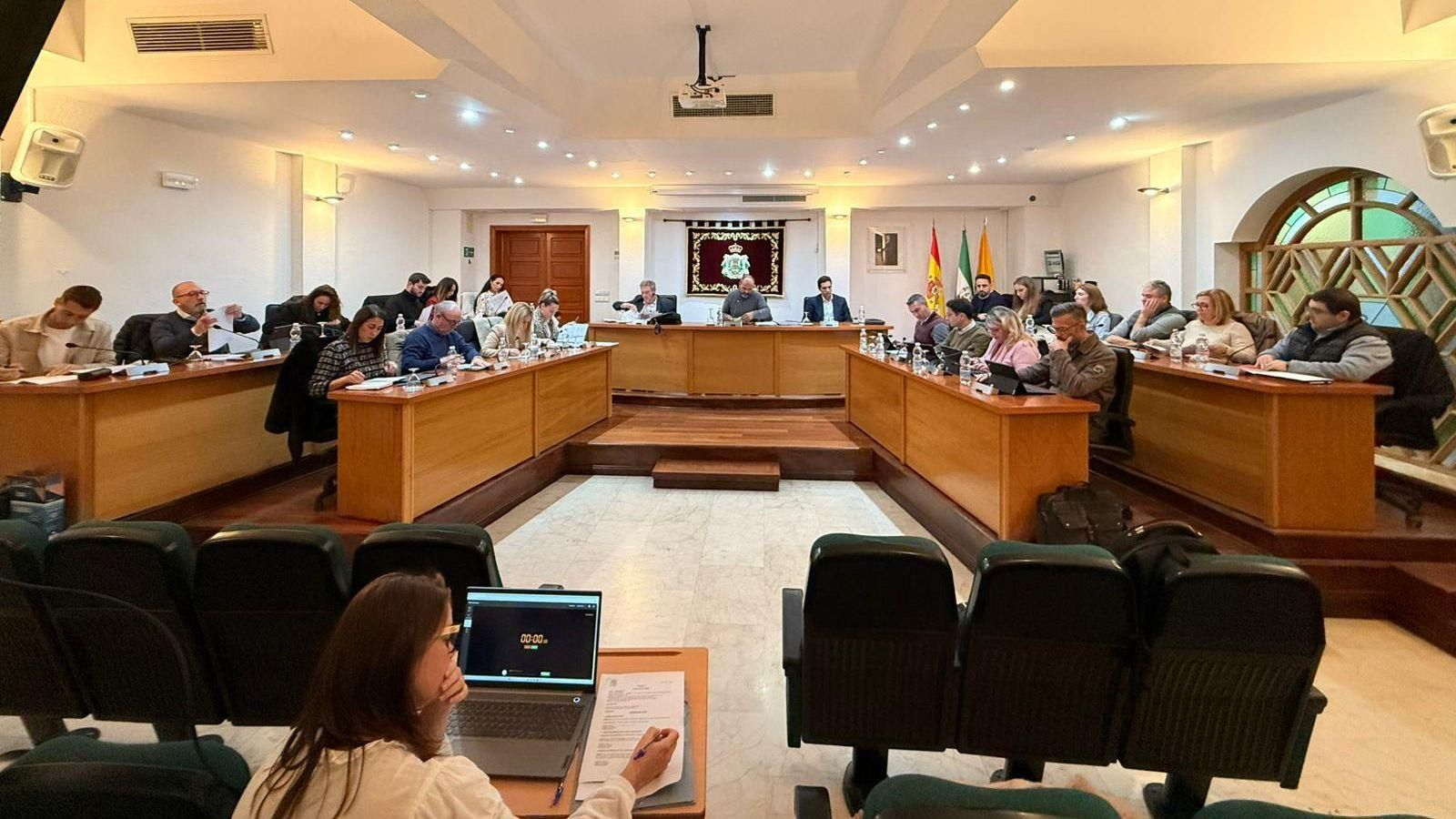 El Pleno de Los Barrios aprueba las distinciones de vecindad y ciudadanía para 2026, este martes.