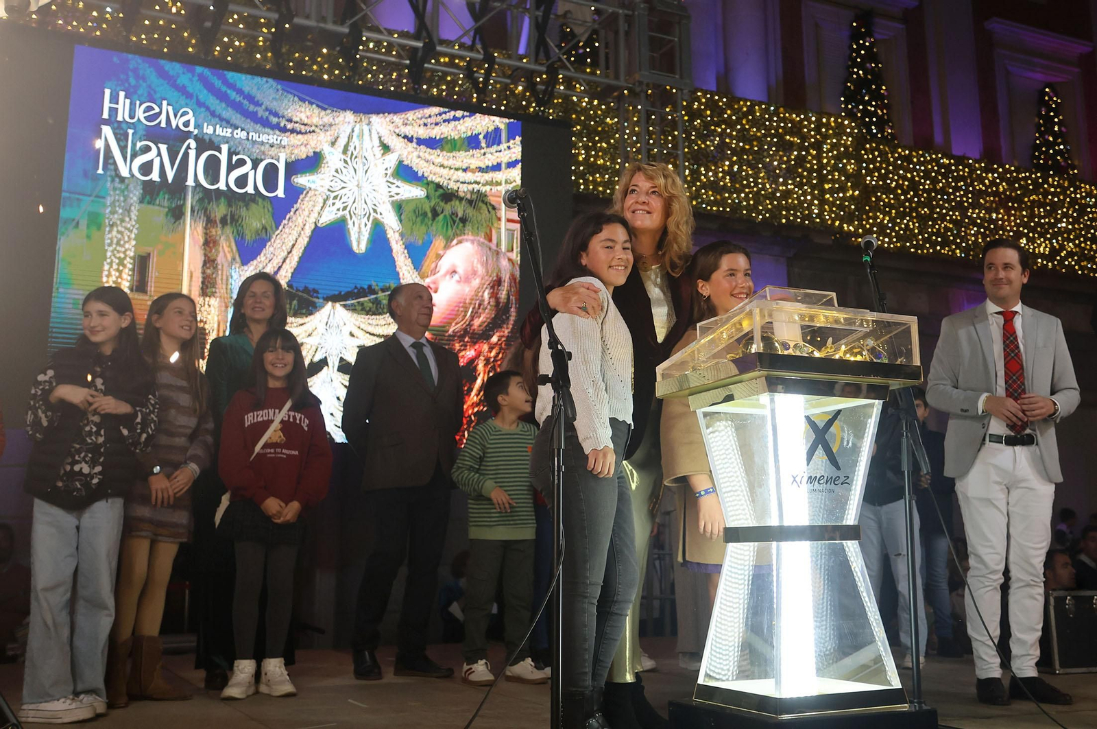 Imágenes de la nevada y alumbrado navideño en Huelva