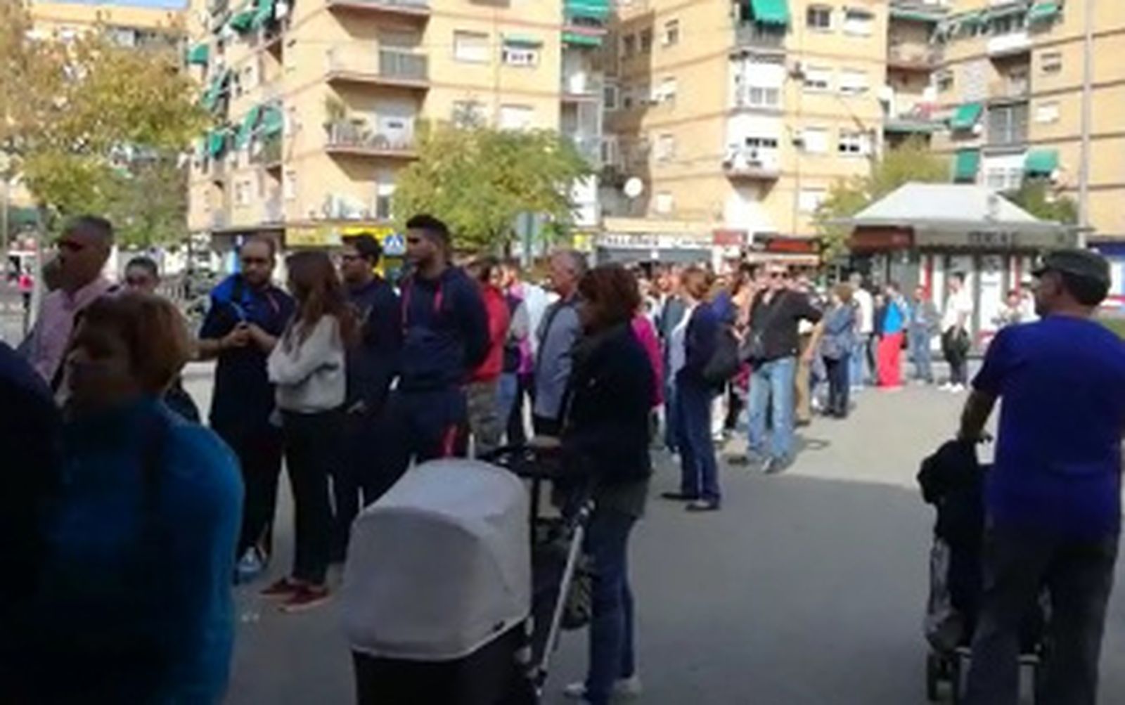 Colas para las entradas del España-Macedonia