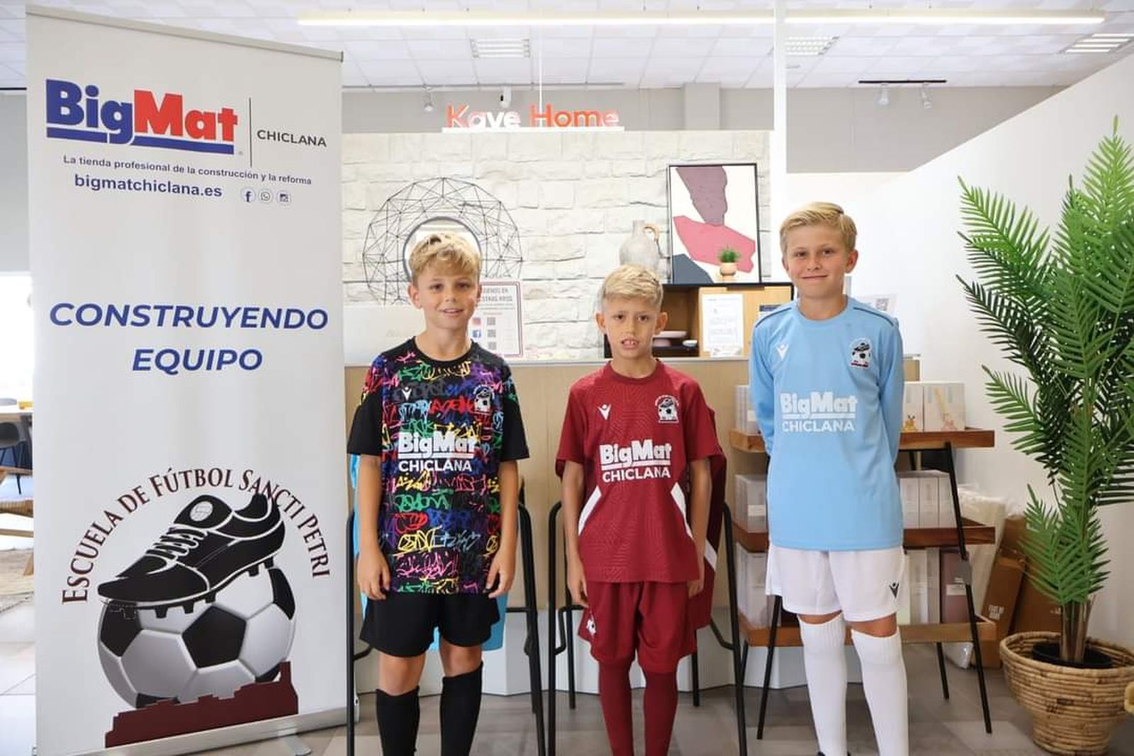 Presentón de la nueva equipación de la Escuela de Fútbol Sancti Petri