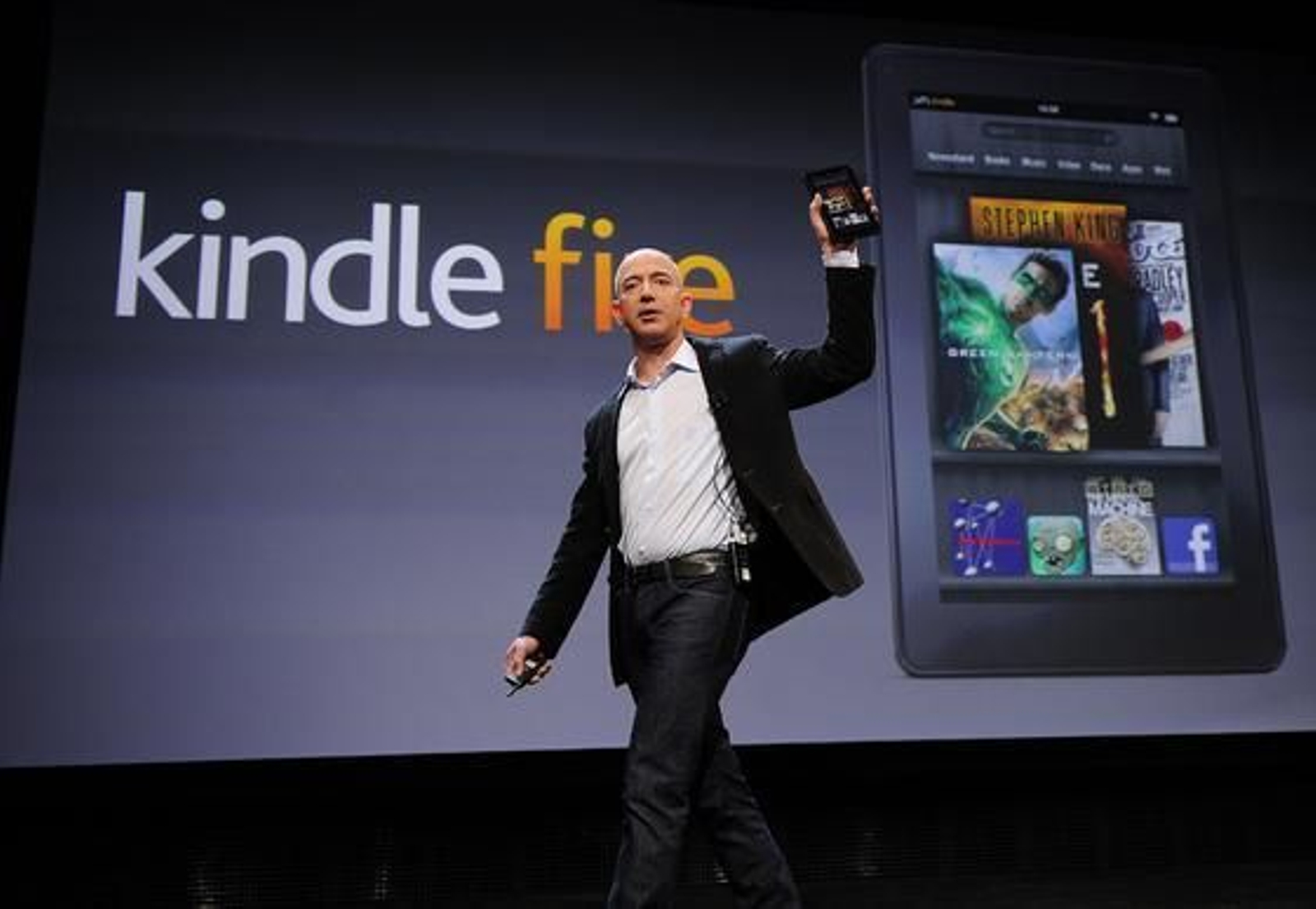 Amazon presenta los nuevos modelos de Kindle, entre ellos Fire, el debut de la compañía en el mundo de los 'tablets'.

Foto: AFP Photo
