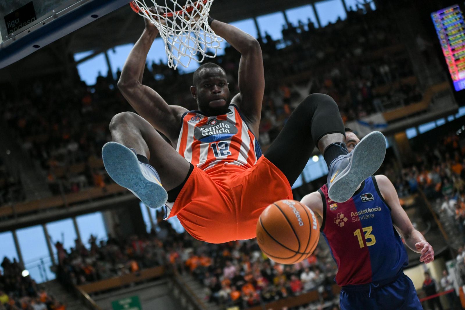 El Barcelona cae en La Coruña y deja al Unicaja prácticamente seguro como cuarto en la ACB