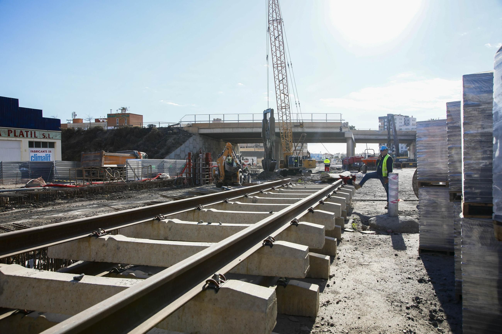 Las mejores imágenes del derribo en el puente de la autovía del aeropuerto y el túnel de La Goleta