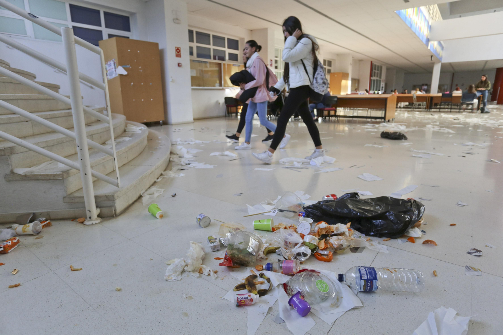 Fotos de la huelga de limpieza en la Universidad de Málaga