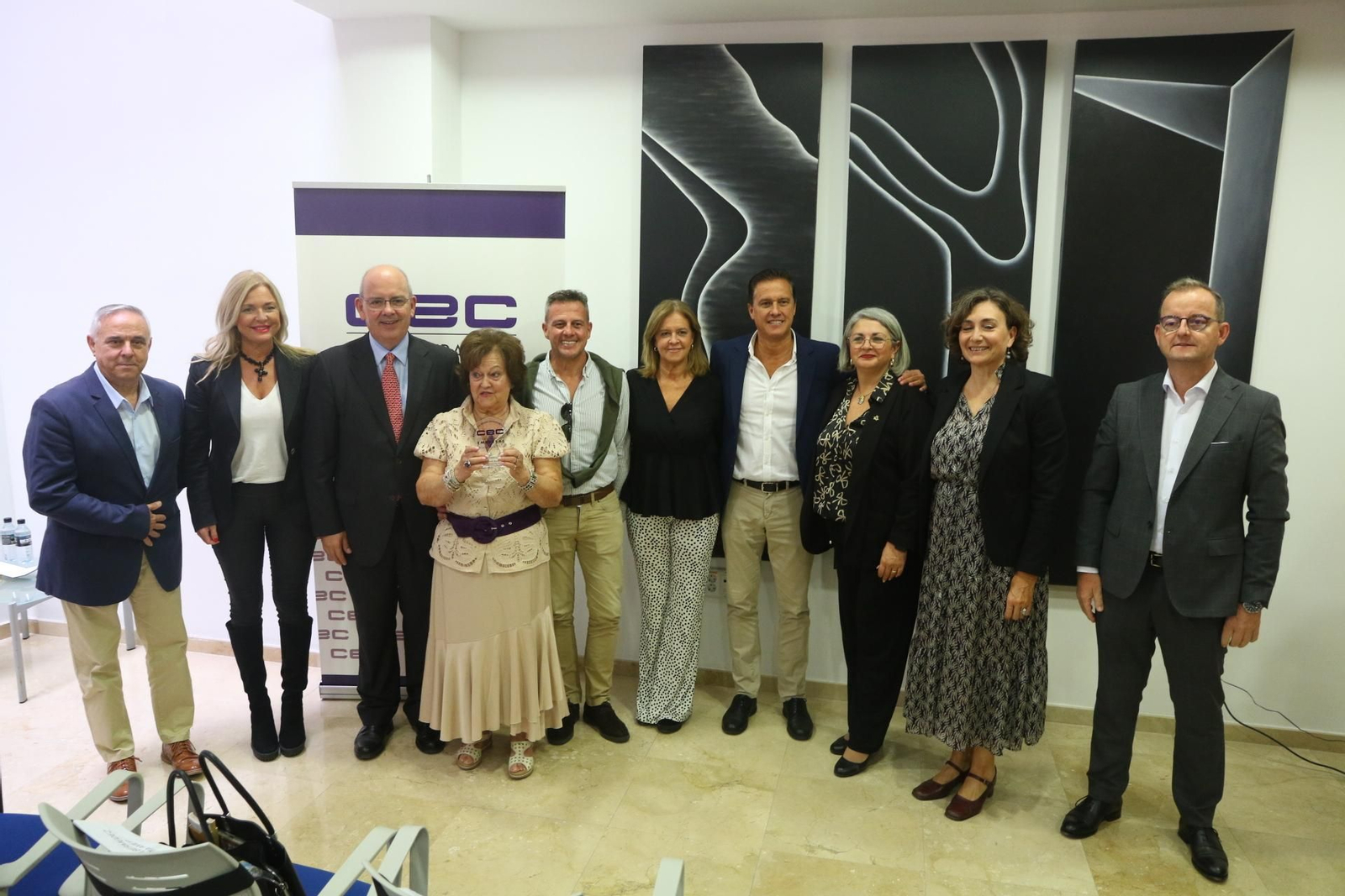 Foto de familia de la premiada en la sede de la CEC.