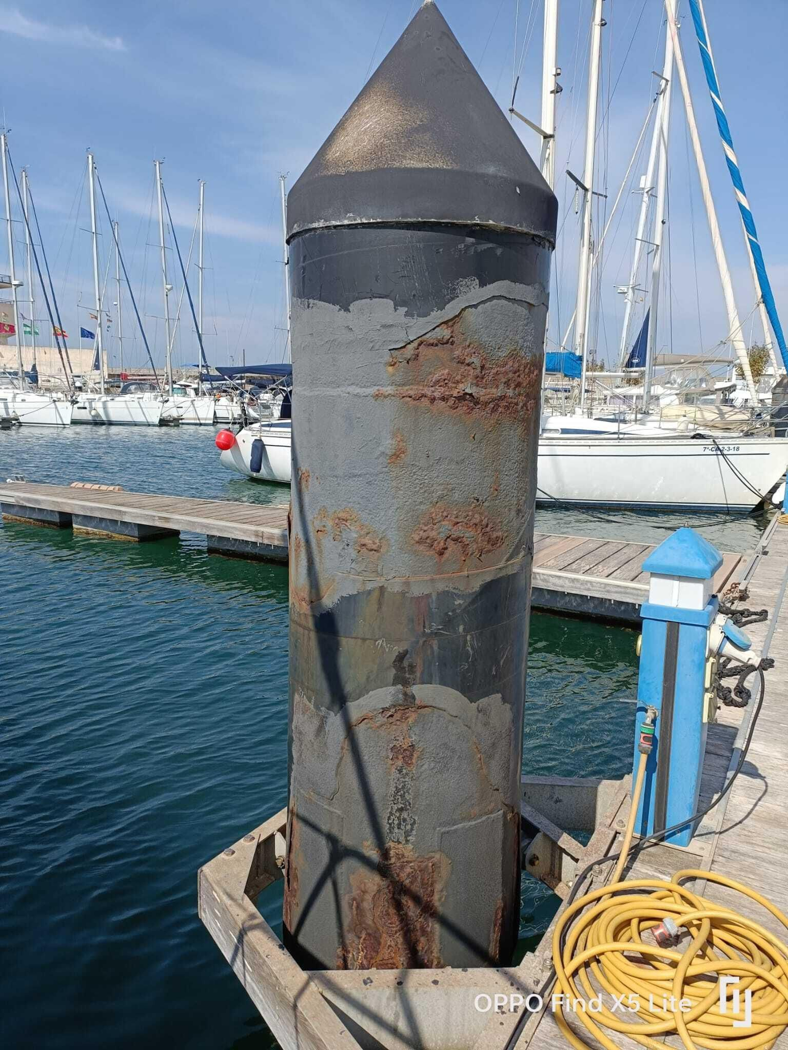 Es evidente el deterioro que padecen algunos elementos de la estructura.