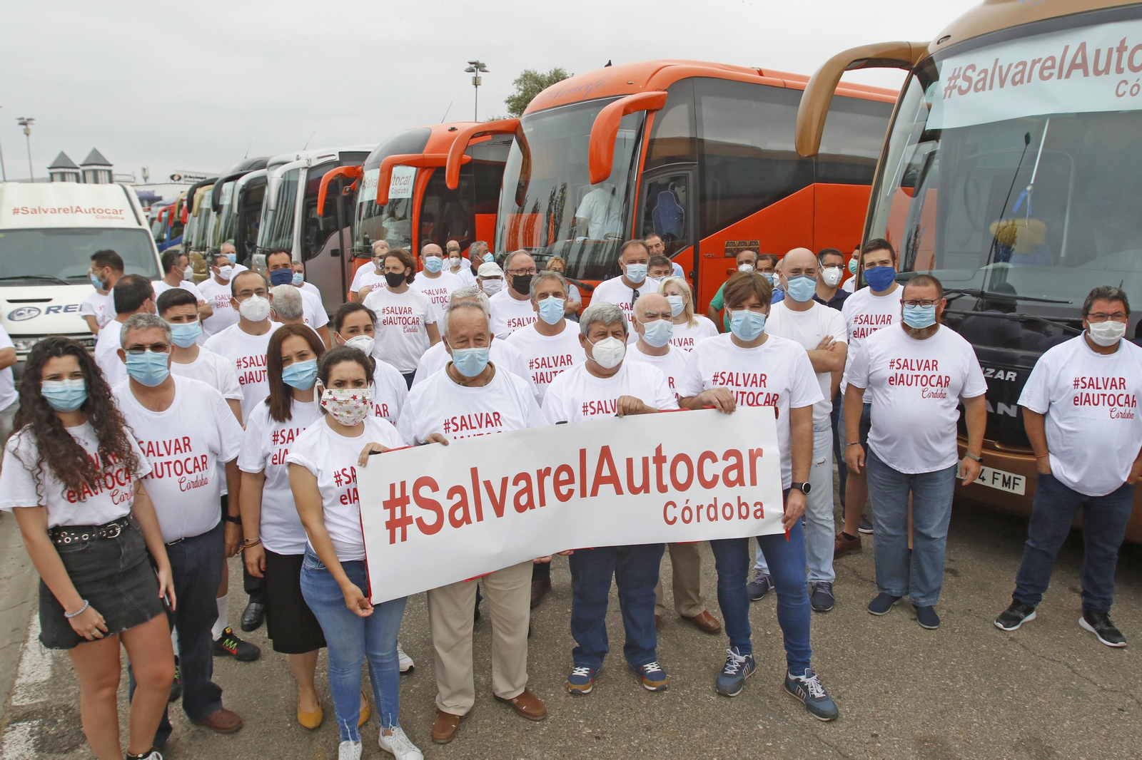 Profesionales del sector antes de iniciar la marcha por la ciudad.