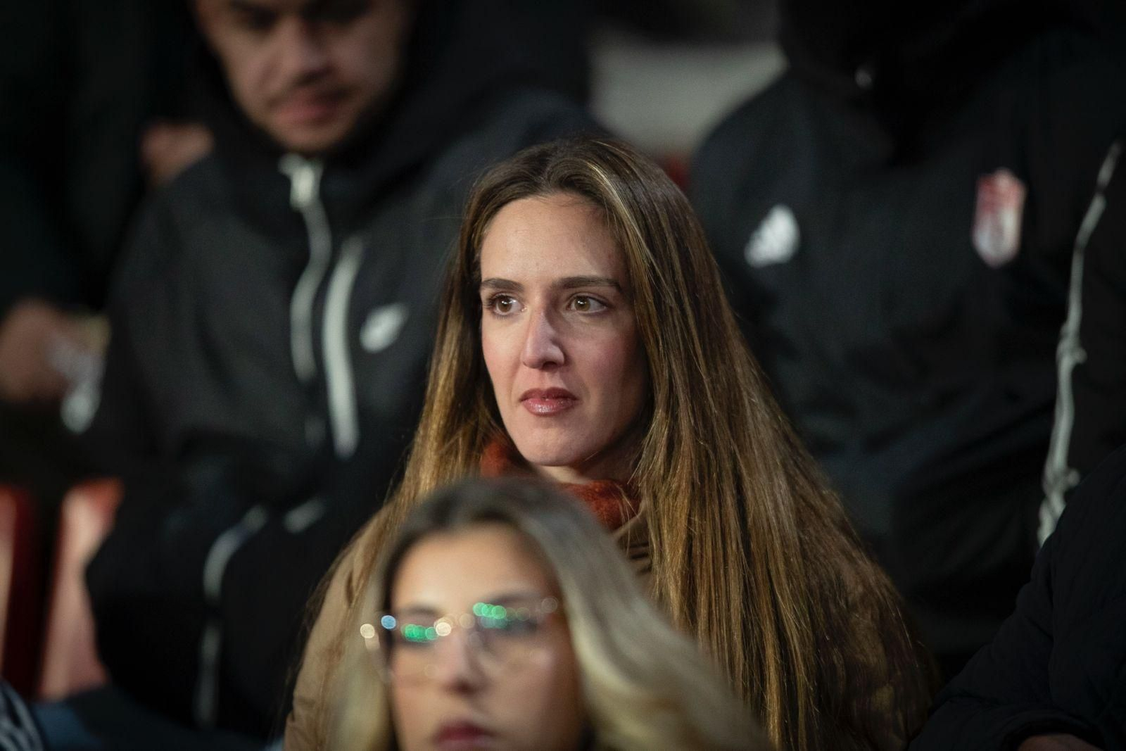 Encuéntrate en la grada de Los Cármenes durante el Granada-Córdoba