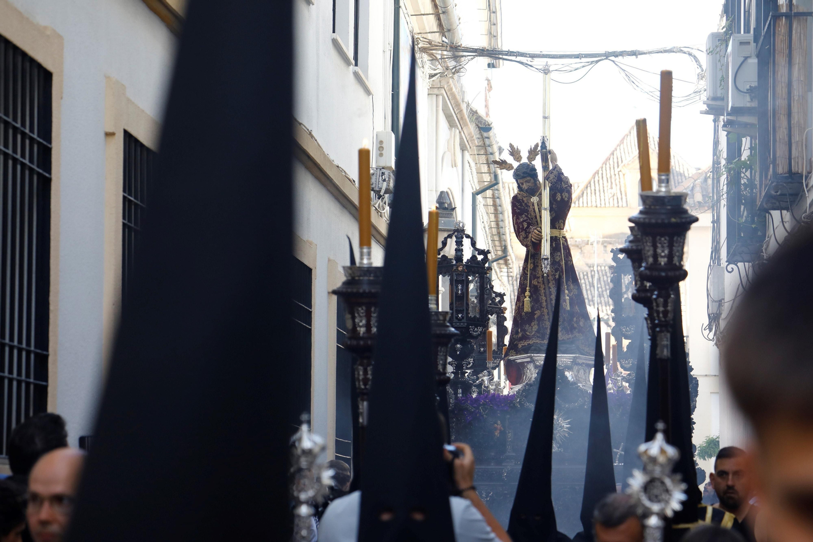 Jueves Santo en Córdoba: la procesión del Nazareno, en imágenes