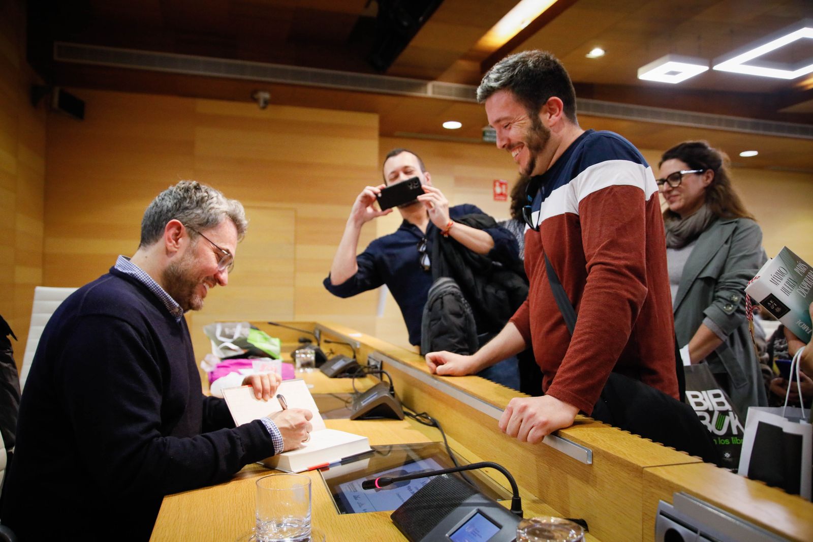 ¿Has estado en la presentación del libro de Máximo Huerta? Entra en la galería y buscate