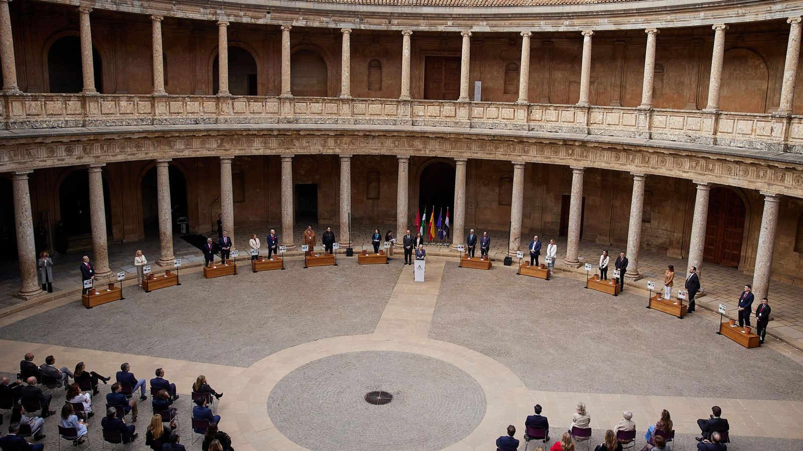 Plantación de un olivo como símbolo universal de la paz, en la iniciativa 'El Jardín de la Paz' antesala del Foro Mediterráneo en el Palacio de Carlos V