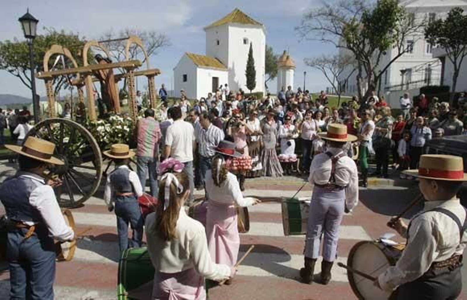 Los sanroqueños llenan el Pinar del Rey para estar con su patrón. La afluencia de pública desborda todas las previsiones de la organización

Foto: Erasmo Fenoy