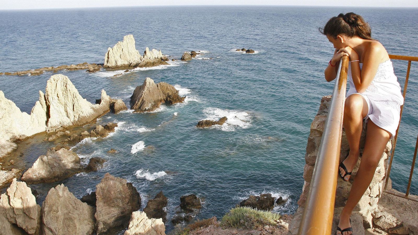 Paisaje volcánico del Parque Natural de Cabo de Gata-Níjar, el tramo de costa mediterránea mejor conservado de Andalucía.