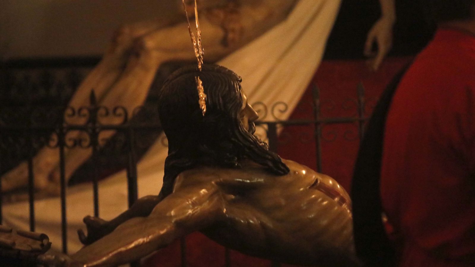 Fotos del Viernes Santo en La Línea: Cristo del Mar y Luz y Esperanza Nuestra, Soledad y Santo Entierro, Cristo del Amor y Misericordia y Amargura.