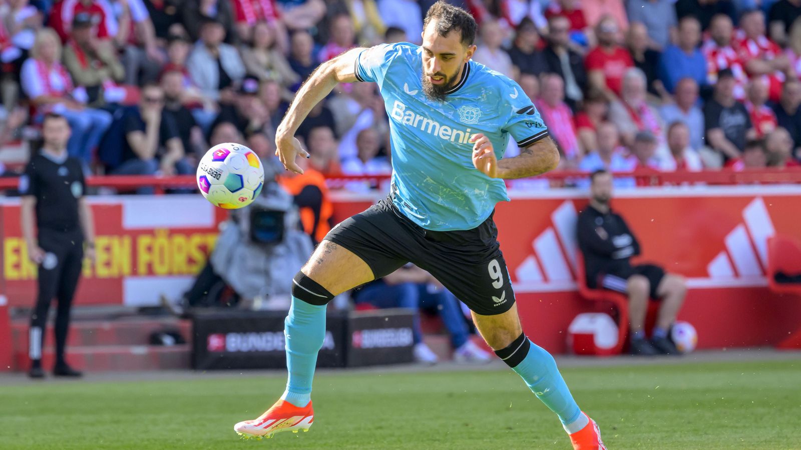 Borja Iglesias, durante un partido con el Bayer Leverkusen