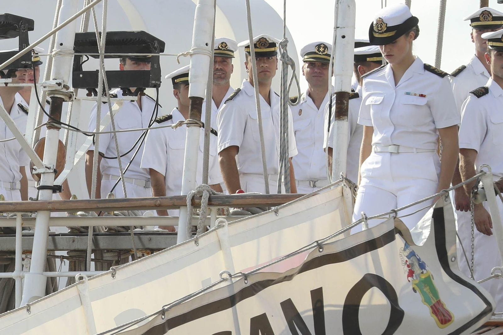 Las imágenes del 'Elcano' en su primera ciudad de vuelta a España, con la princesa Leonor a bordo