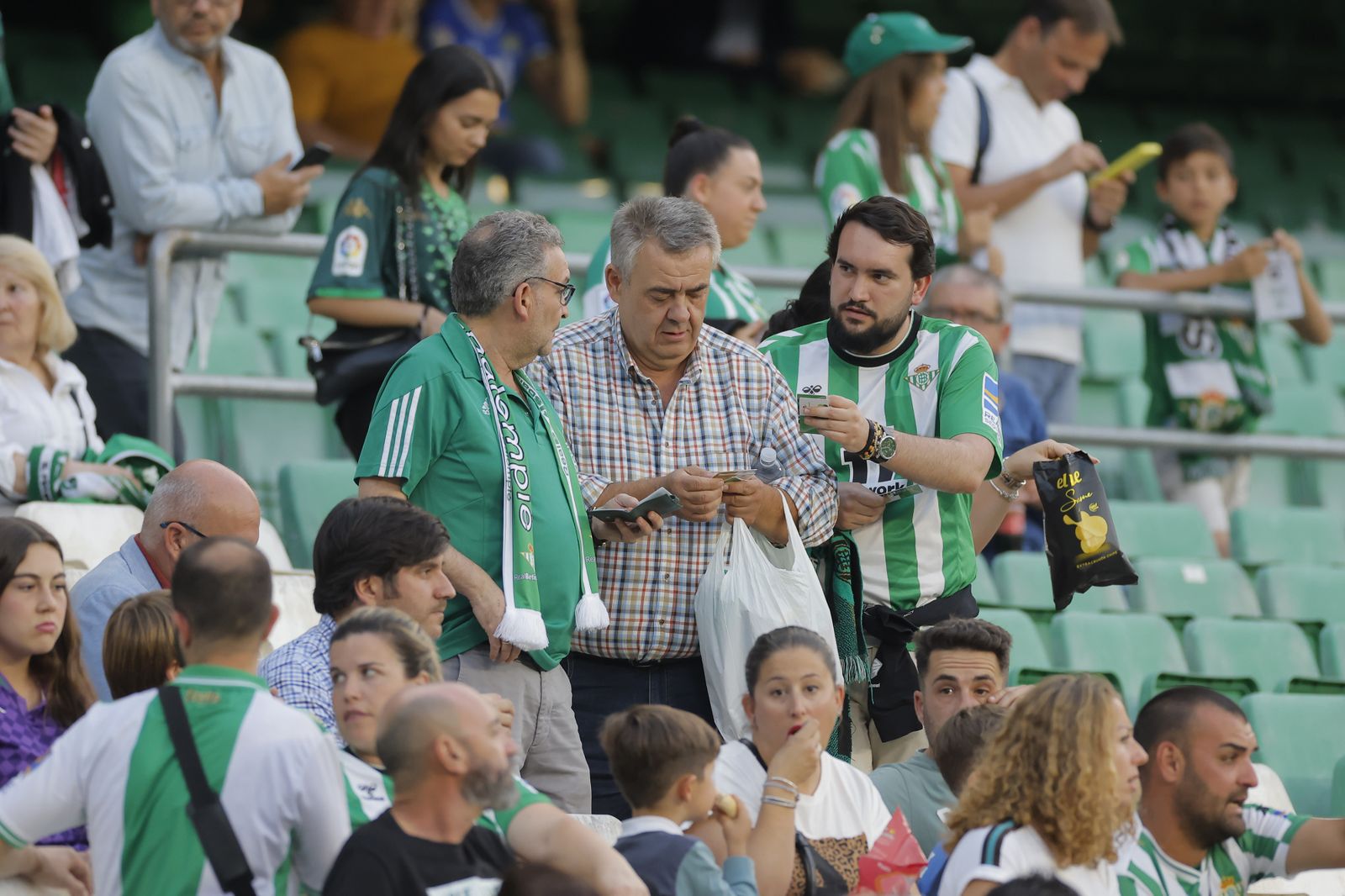 Búscate en las fotos de Betis-Getafe