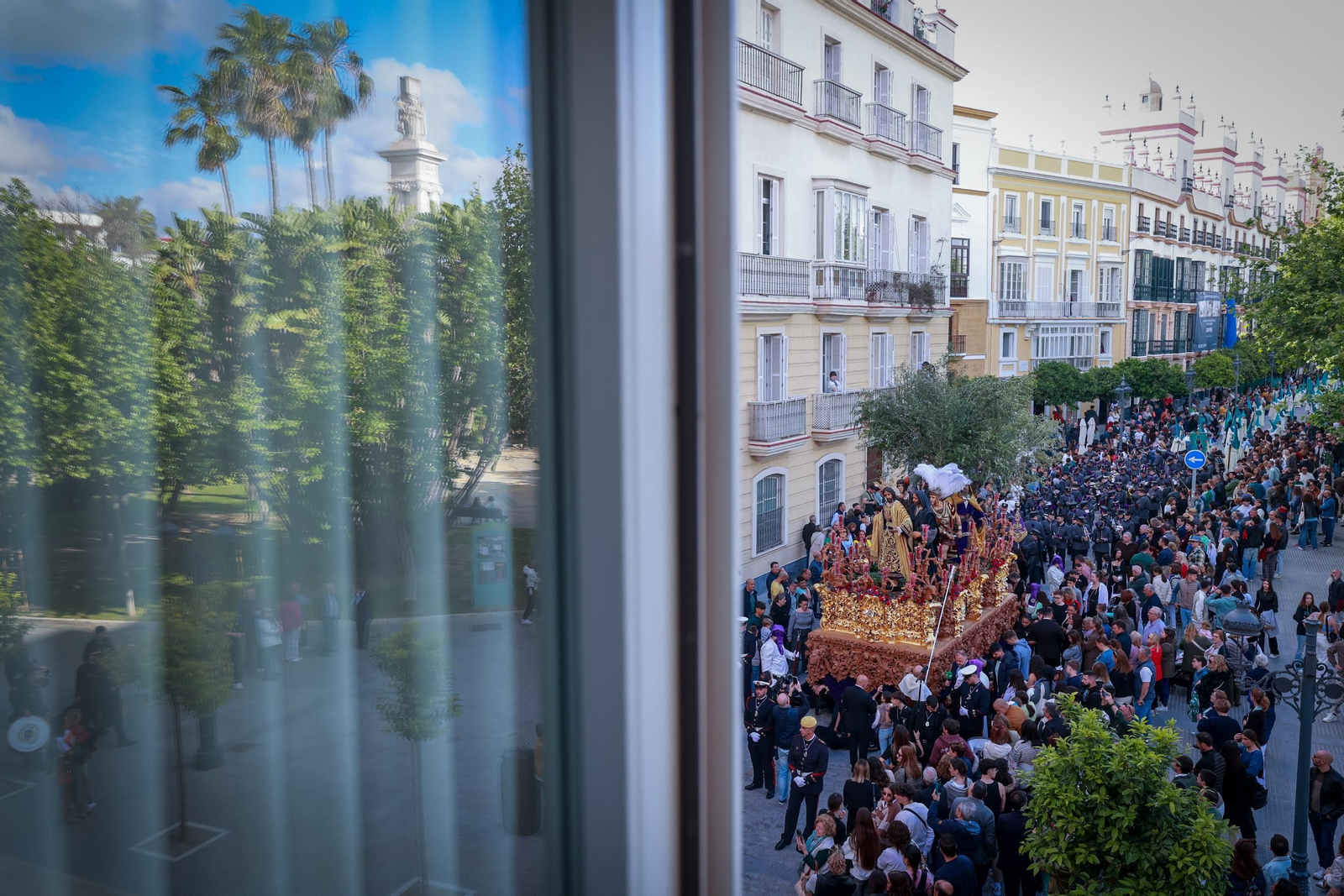 Imágenes de la salida del Prendimiento en la Semana Santa de Cádiz 2025