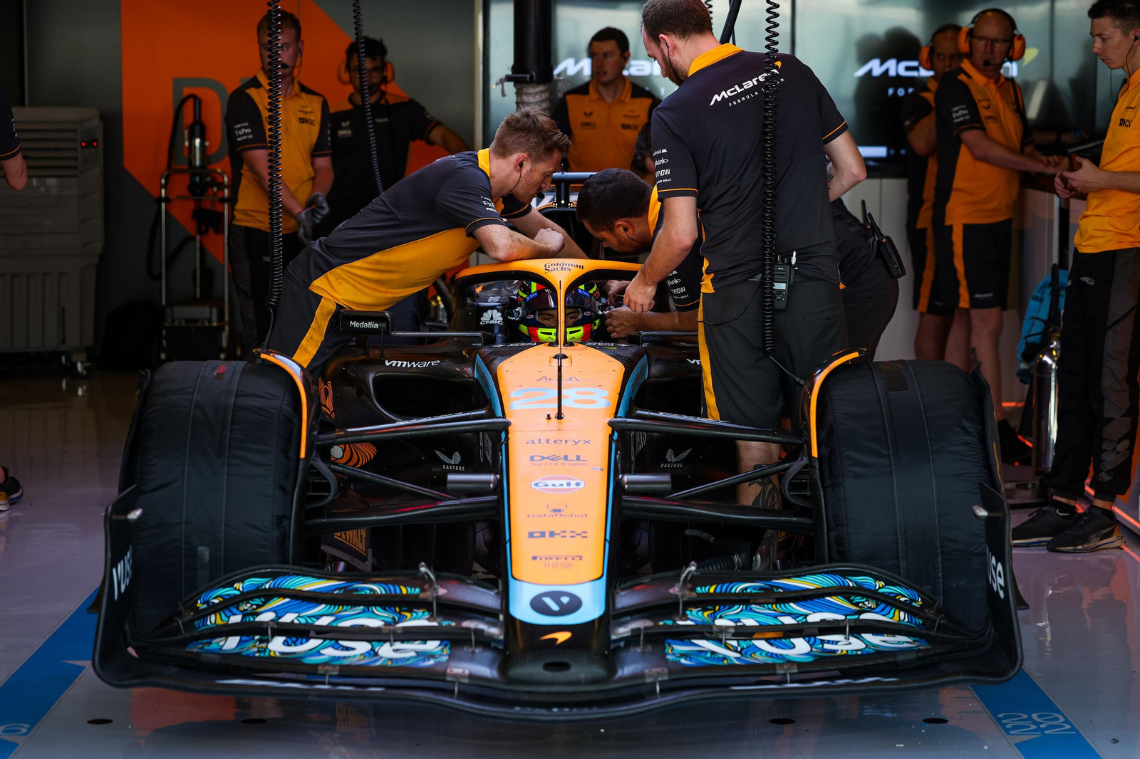 Las escuderías de  Fórmula uno se prueban tras el fin de temporada