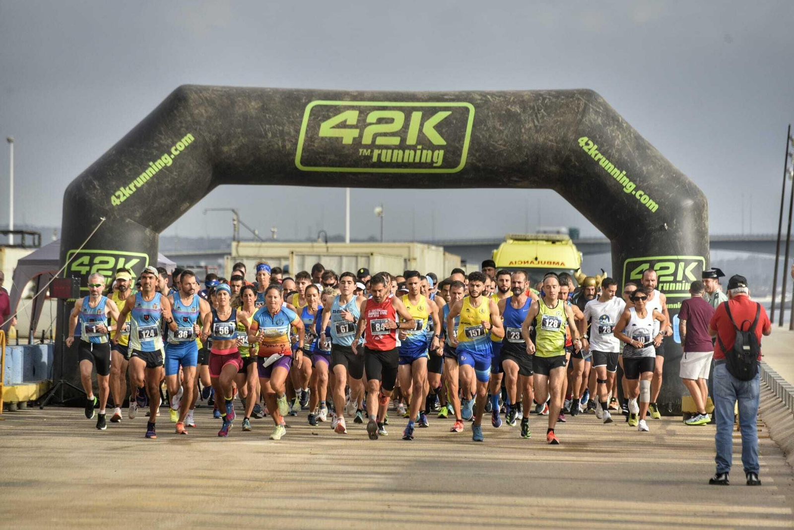 La salida de la carrera Virgen del Pilar, este sábado.